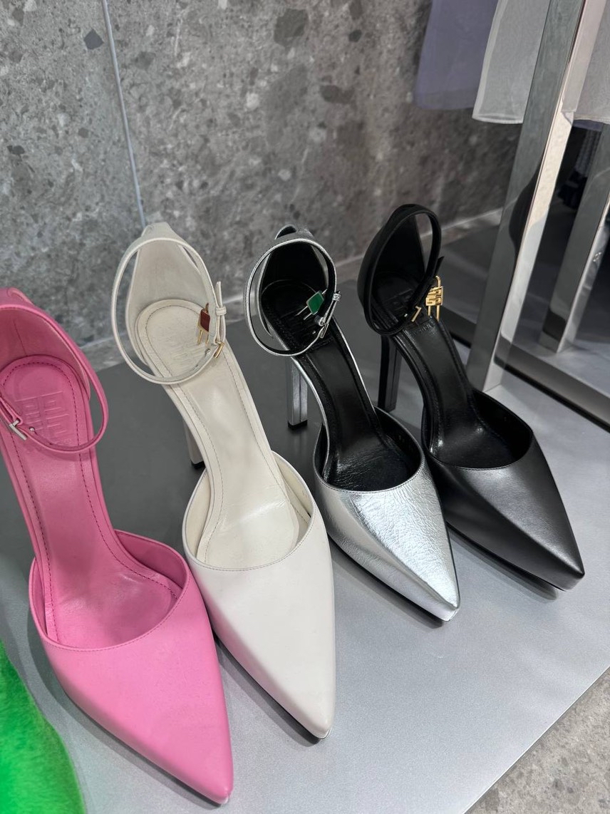 GIVENCHY Pumps front view - Women's luxury Shoes