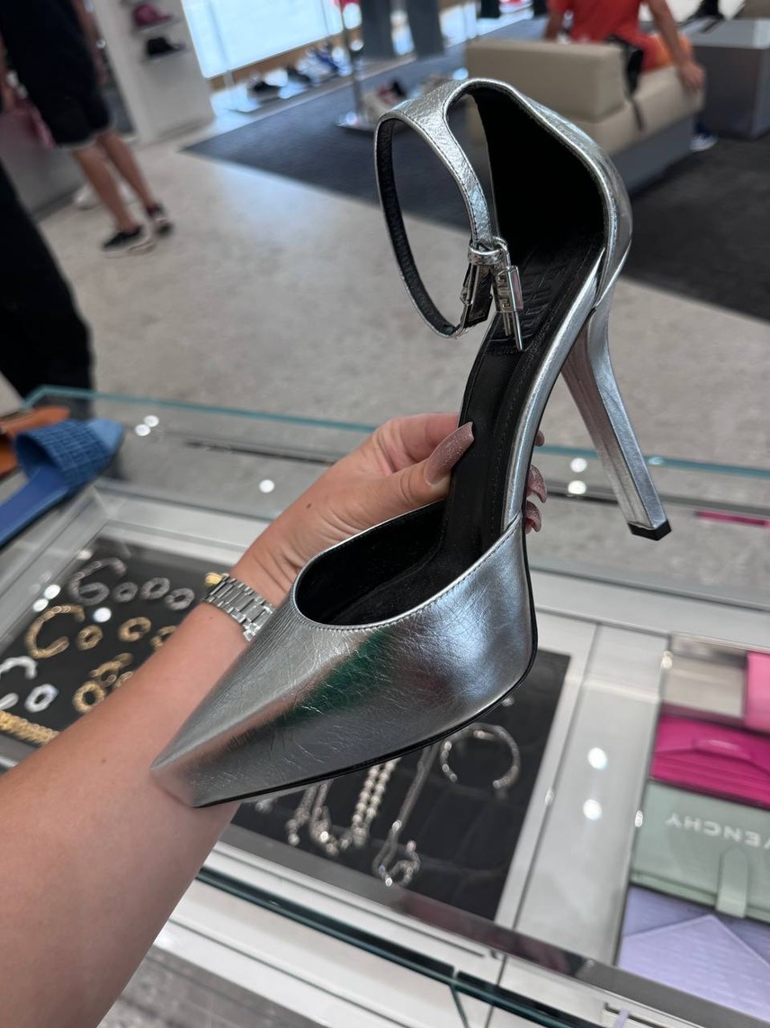 GIVENCHY Pumps side view - Women's luxury Shoes