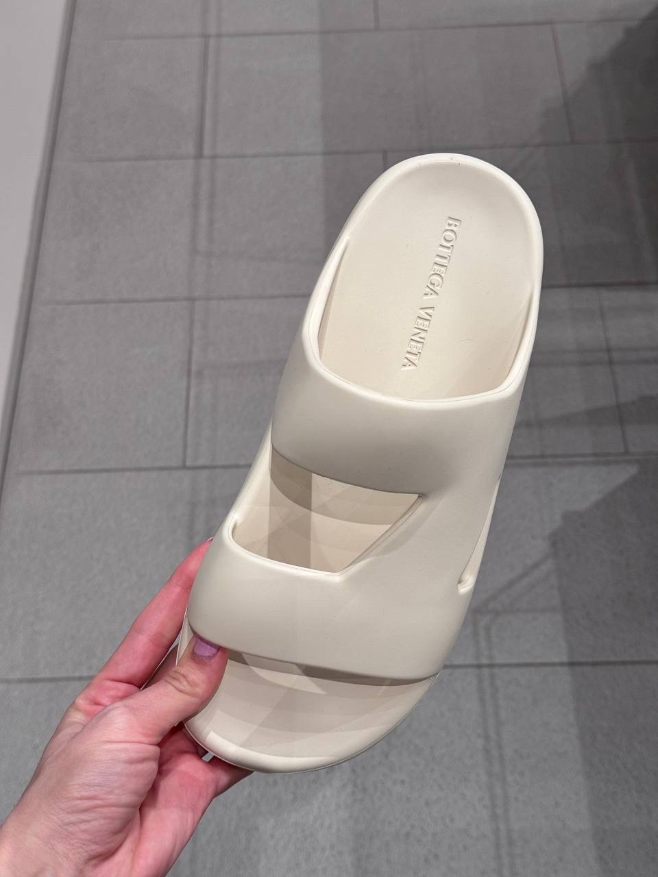 BOTTEGA VENETA Slides side view - Men's luxury Shoes