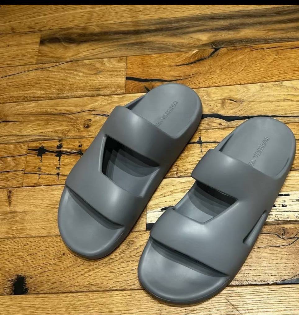 BOTTEGA VENETA Slides side view - Men's luxury Shoes