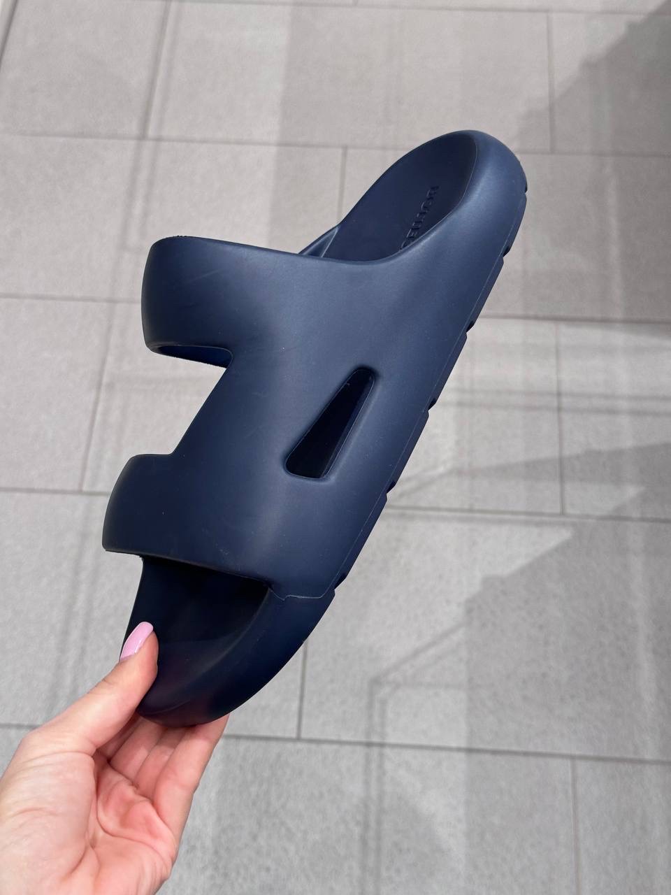 BOTTEGA VENETA Slides side view - Men's luxury Shoes