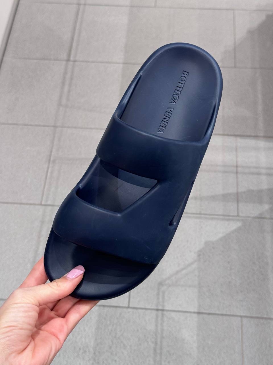 BOTTEGA VENETA Slides side view - Men's luxury Shoes