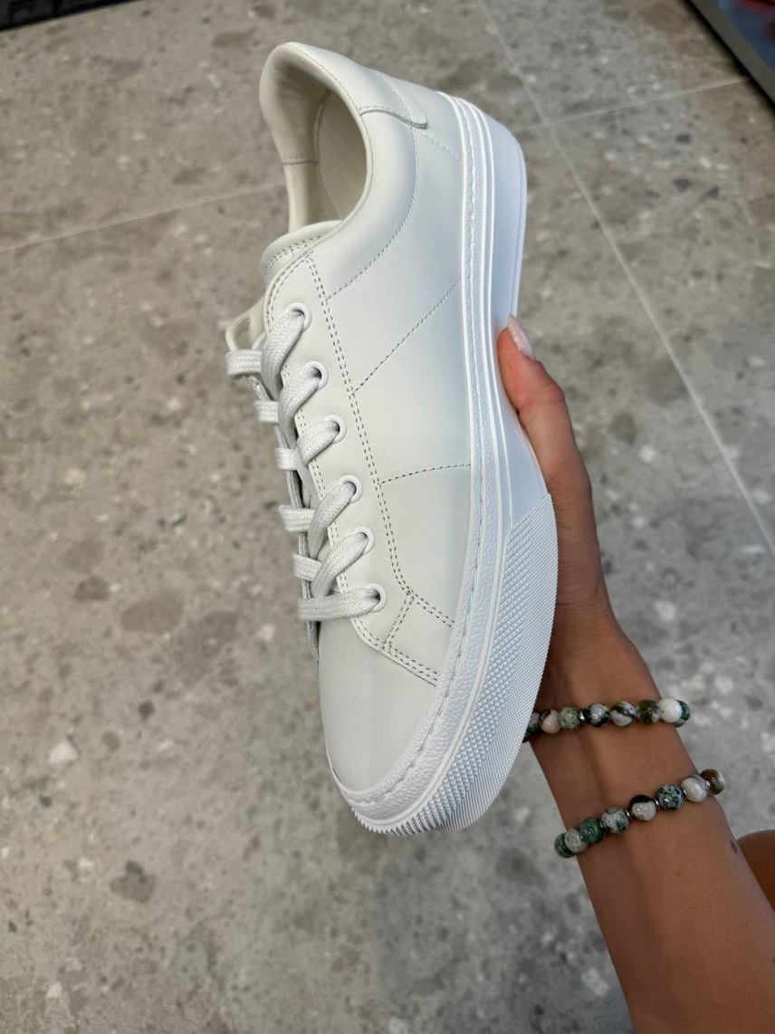 GIVENCHY Sneakers side view - Men's luxury Shoes