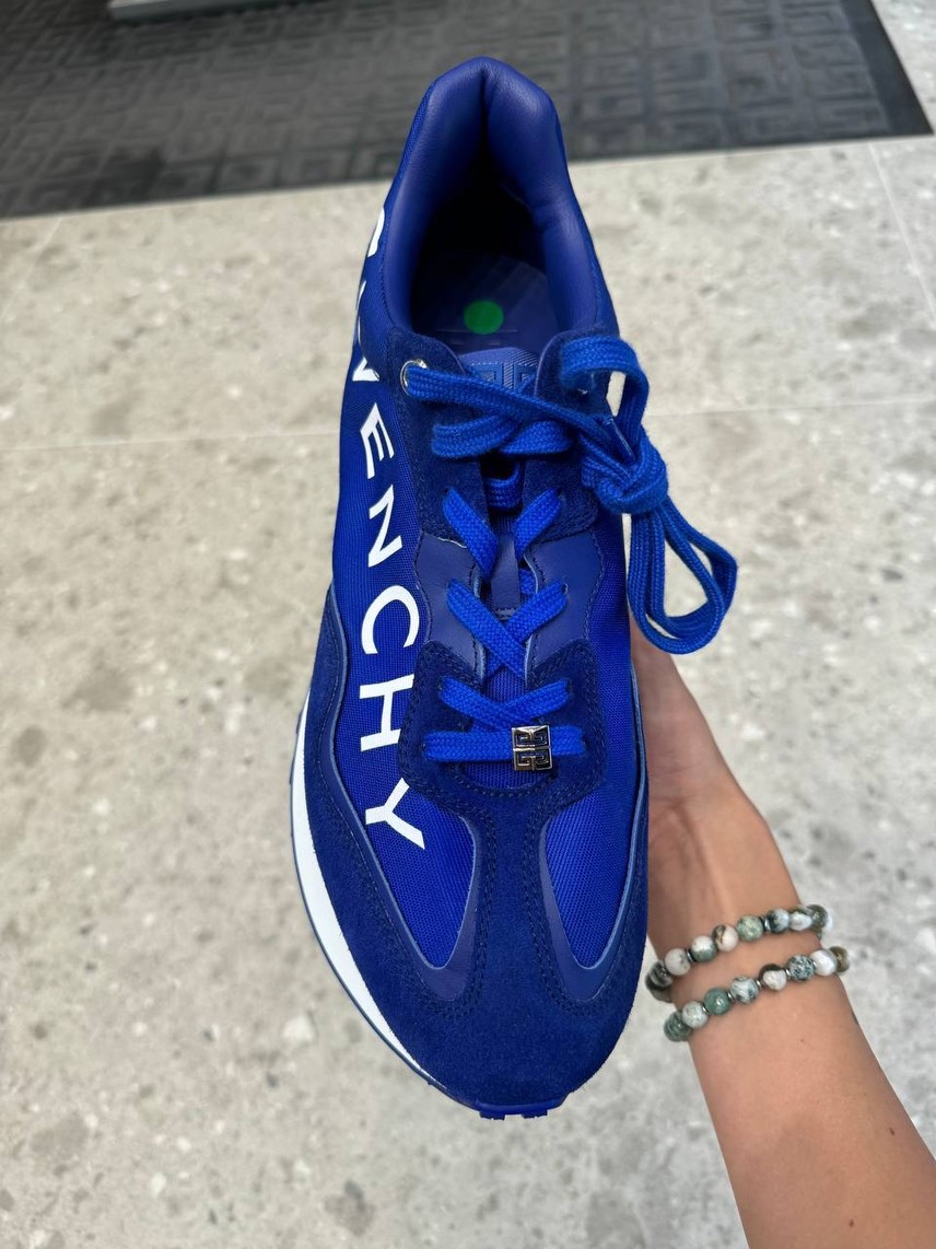 GIVENCHY Sneakers side view - Men's luxury Shoes