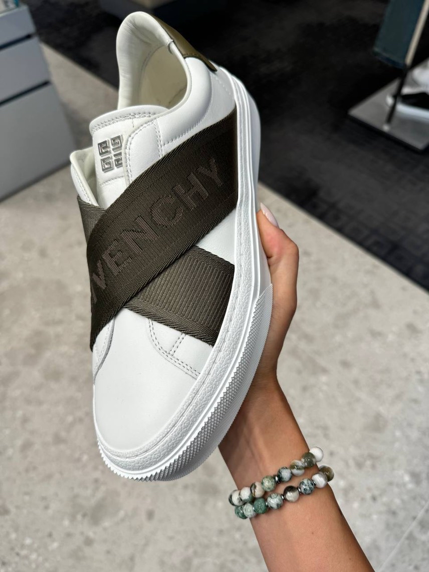 GIVENCHY Sneakers front view - Men's luxury Shoes