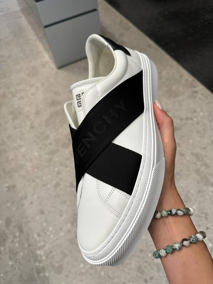 GIVENCHY Sneakers front view - Men's luxury Shoes