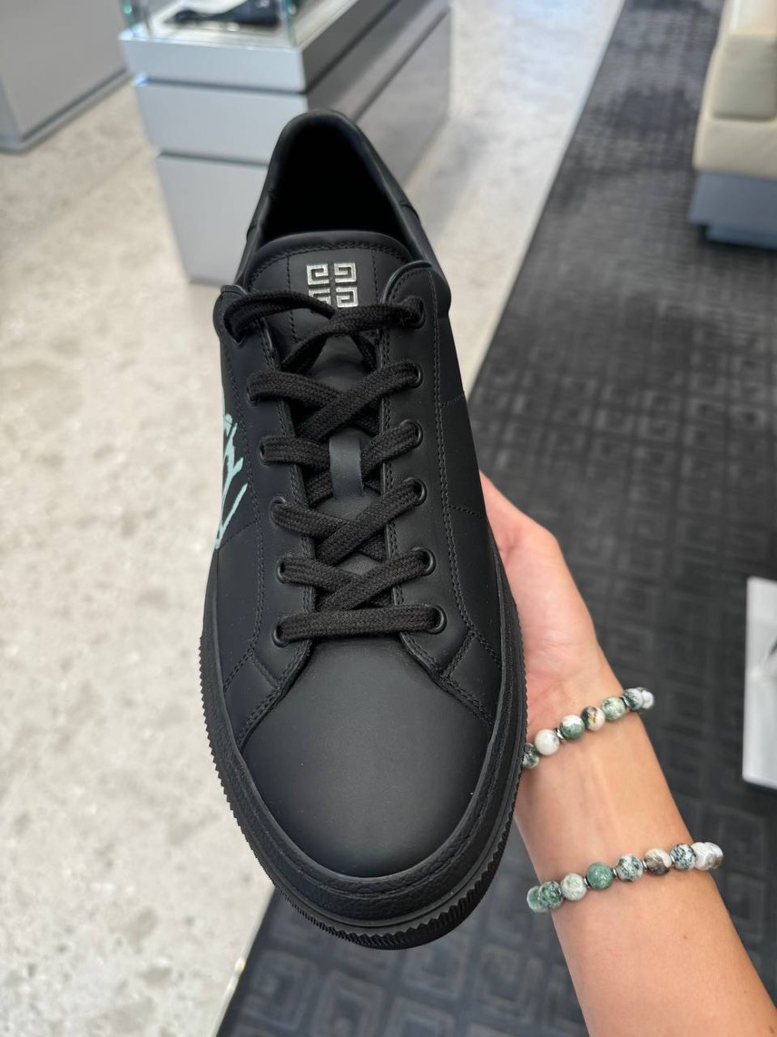 GIVENCHY Sneakers side view - Men's luxury Shoes
