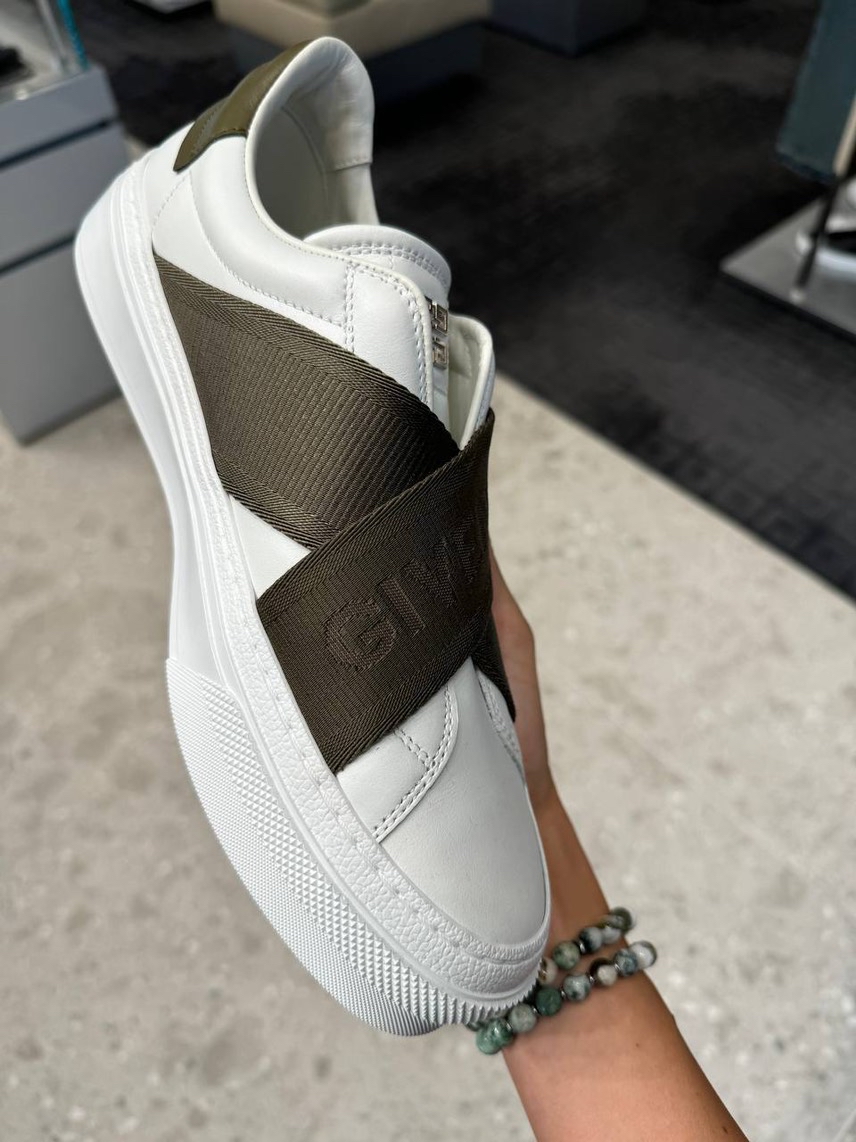 GIVENCHY Sneakers side view - Men's luxury Shoes