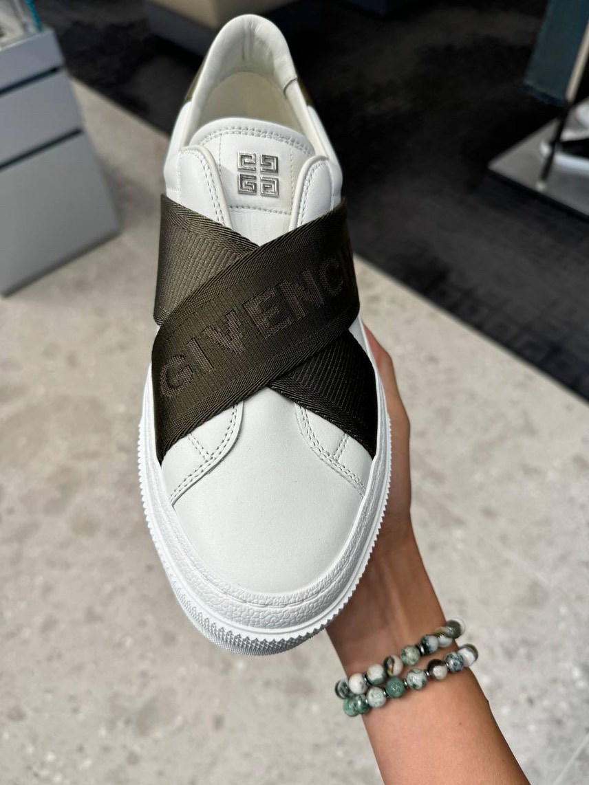 GIVENCHY Sneakers side view - Men's luxury Shoes