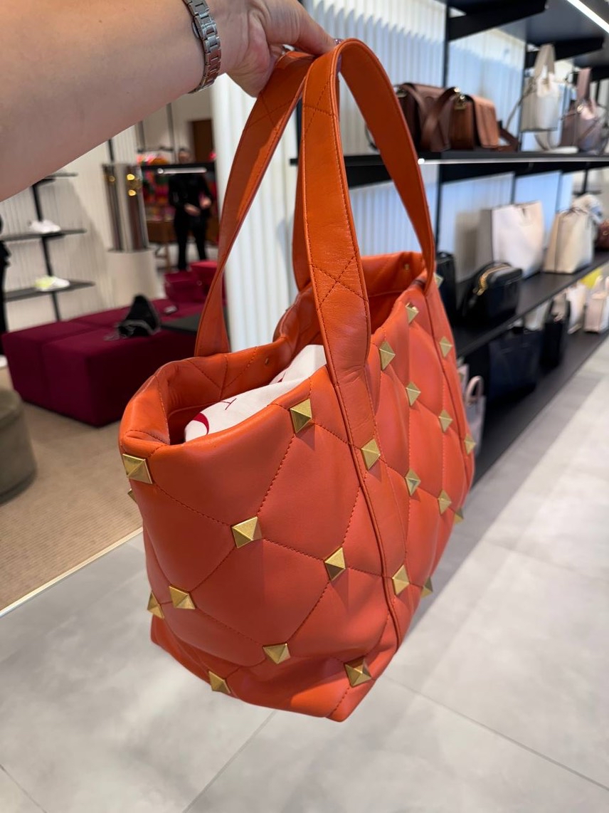 VALENTINO GARAVANI Totes side view - Women's luxury Bags
