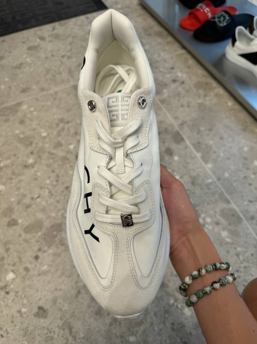 GIVENCHY Sneakers side view - Men's luxury Shoes