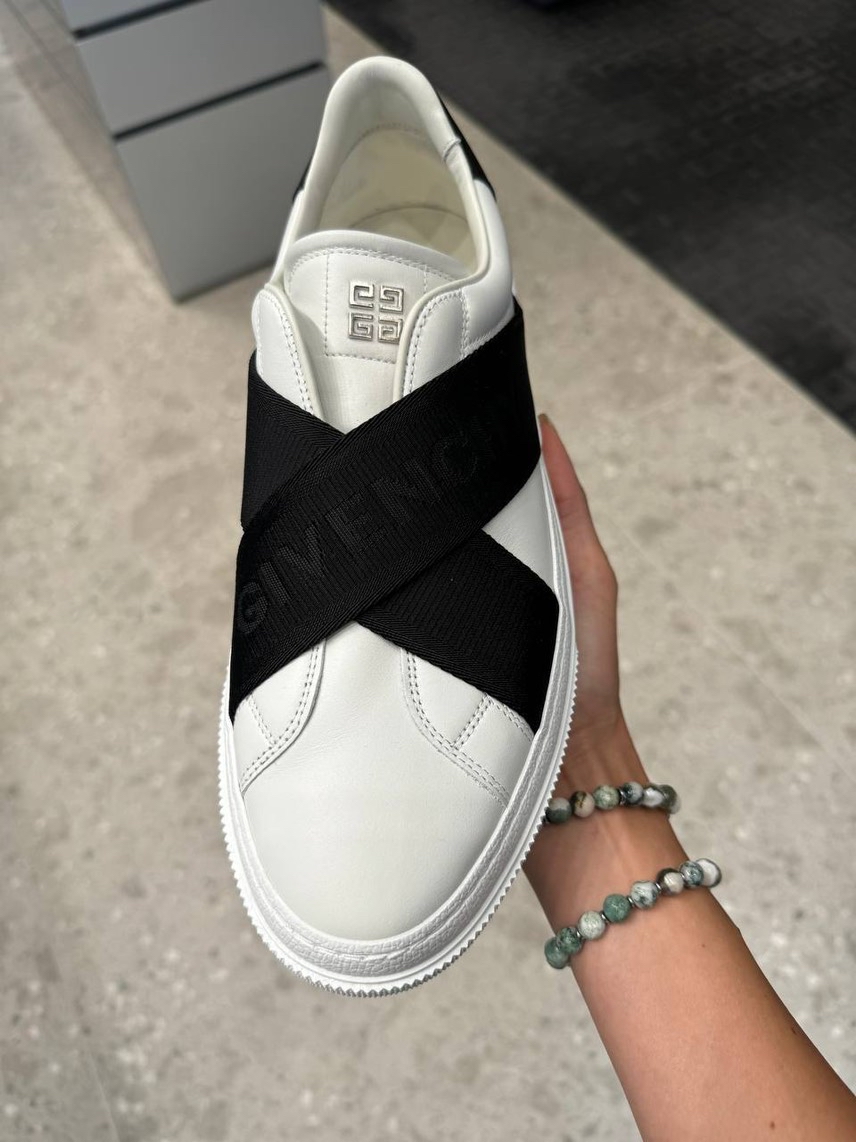 GIVENCHY Sneakers side view - Men's luxury Shoes