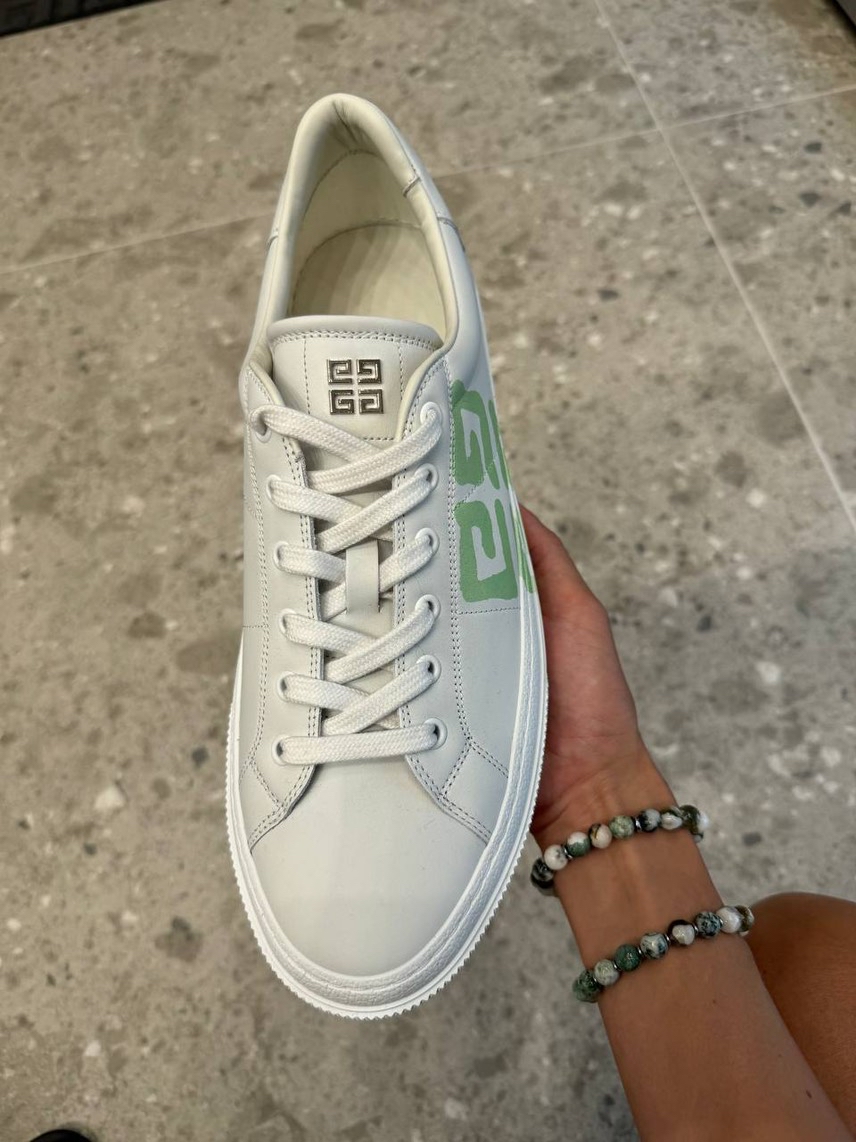 GIVENCHY Sneakers side view - Men's luxury Shoes