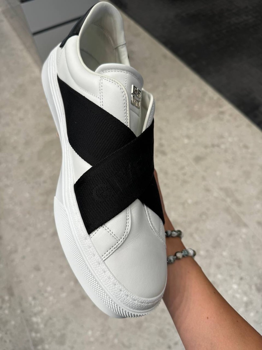GIVENCHY Sneakers side view - Men's luxury Shoes
