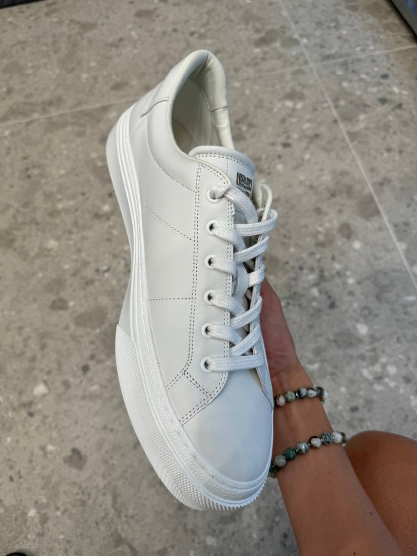 GIVENCHY Sneakers side view - Men's luxury Shoes