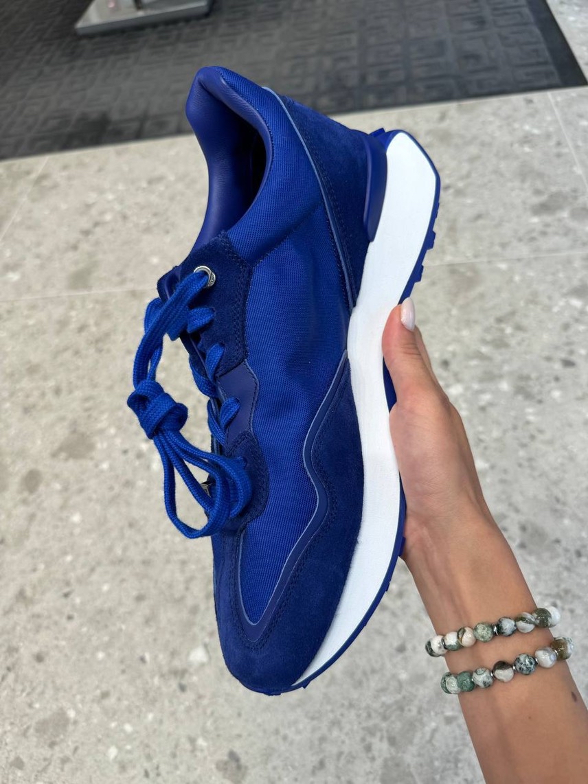 GIVENCHY Sneakers side view - Men's luxury Shoes