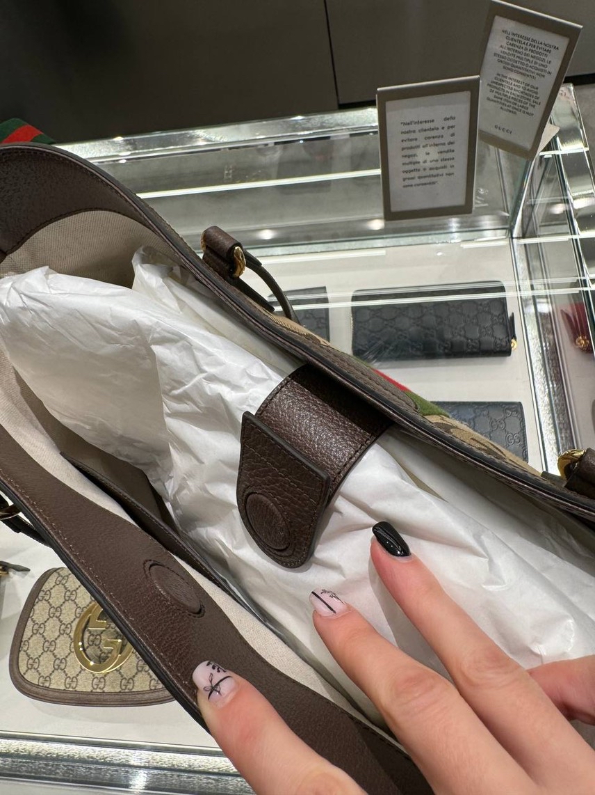 GUCCI Totes side view - Women's luxury Bags