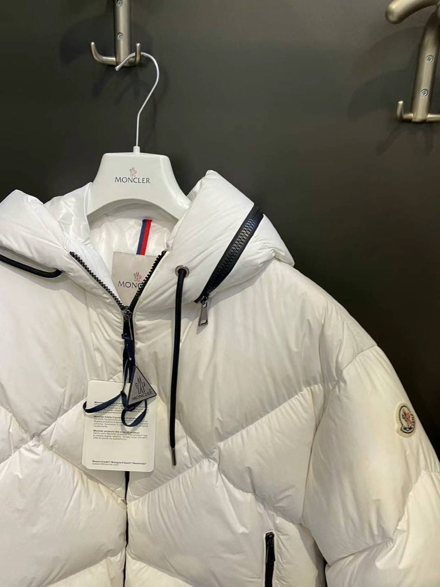 MONCLER Down jacket side view - Women's luxury Clothes