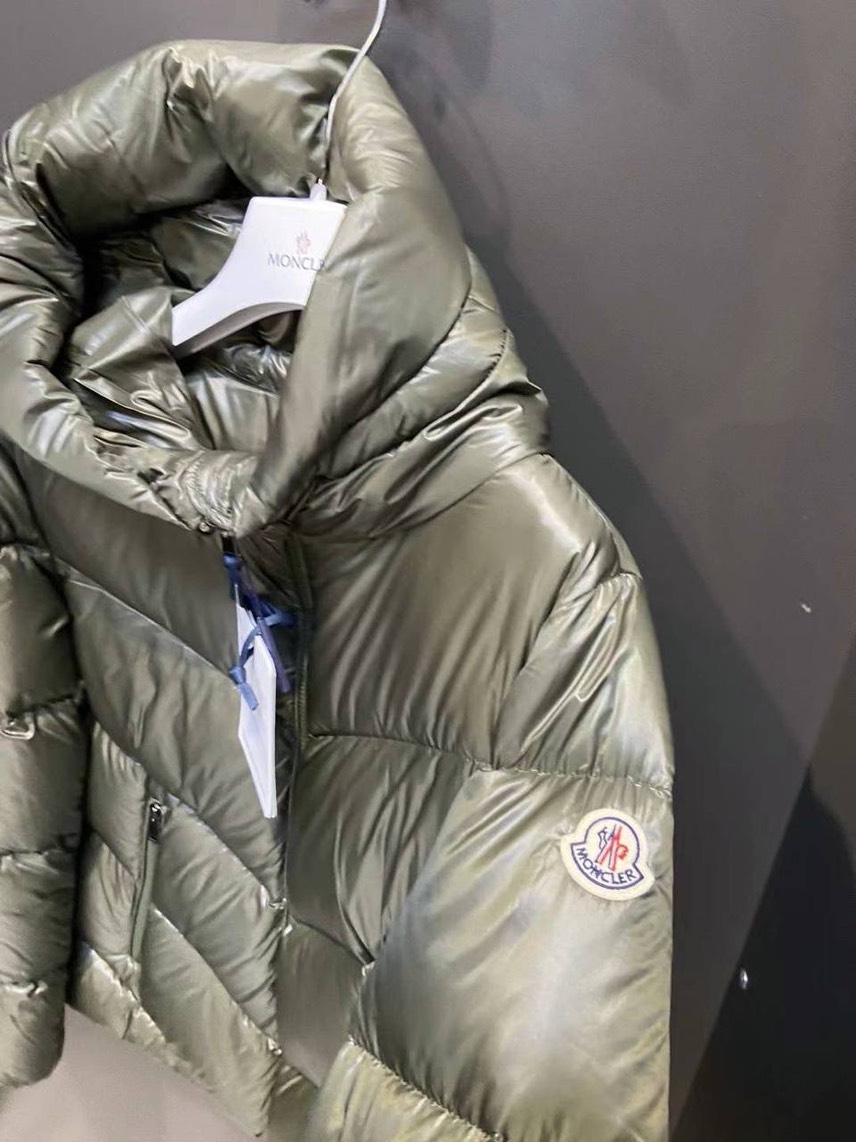 MONCLER Down jacket side view - Women's luxury Clothes