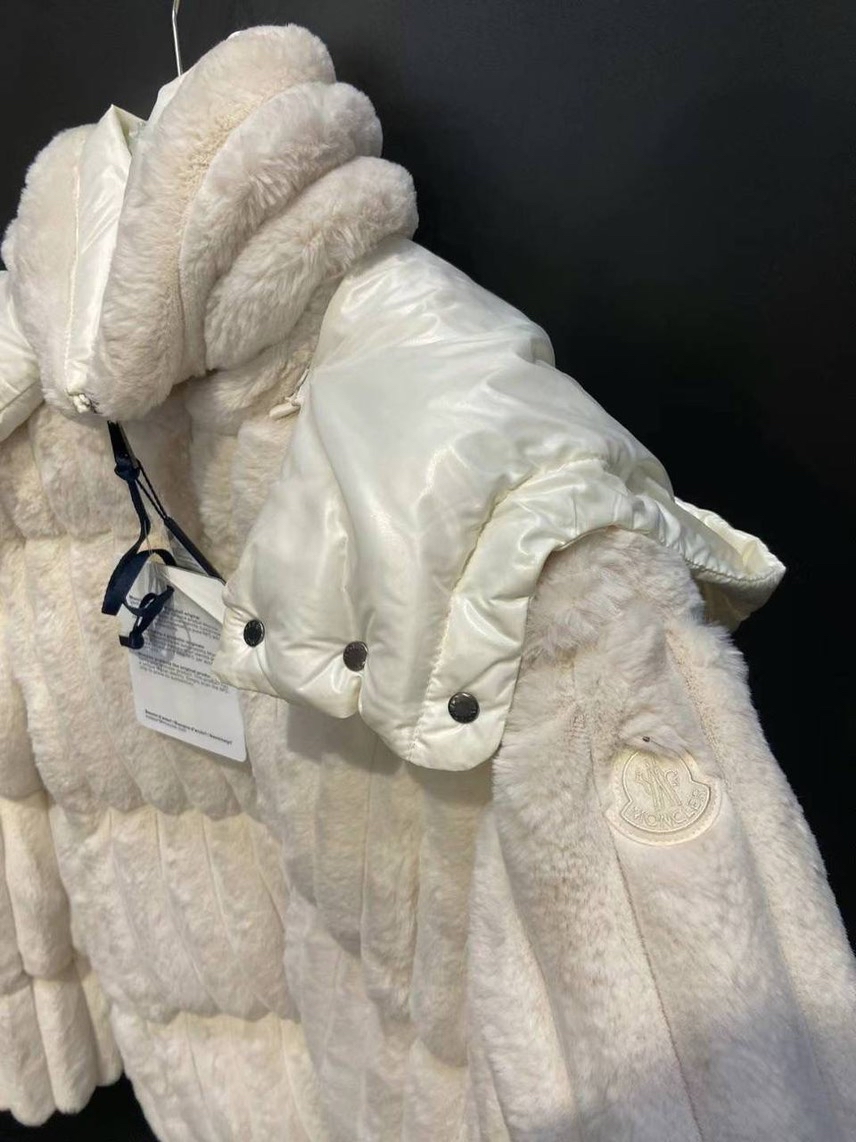 MONCLER Down jacket side view - Women's luxury Clothes