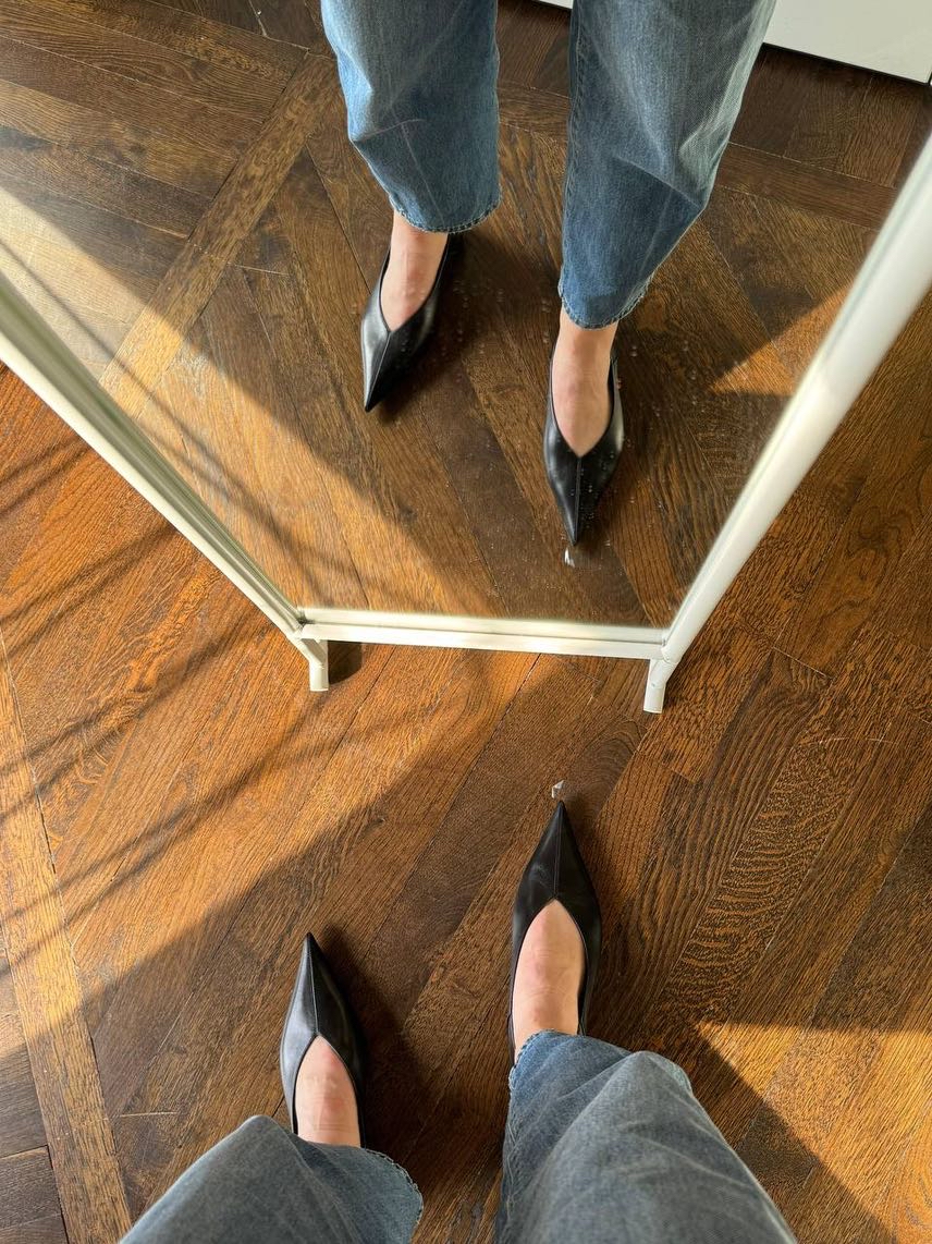 YVES SAINT LAURENT Ballerinas side view - Women's luxury Shoes