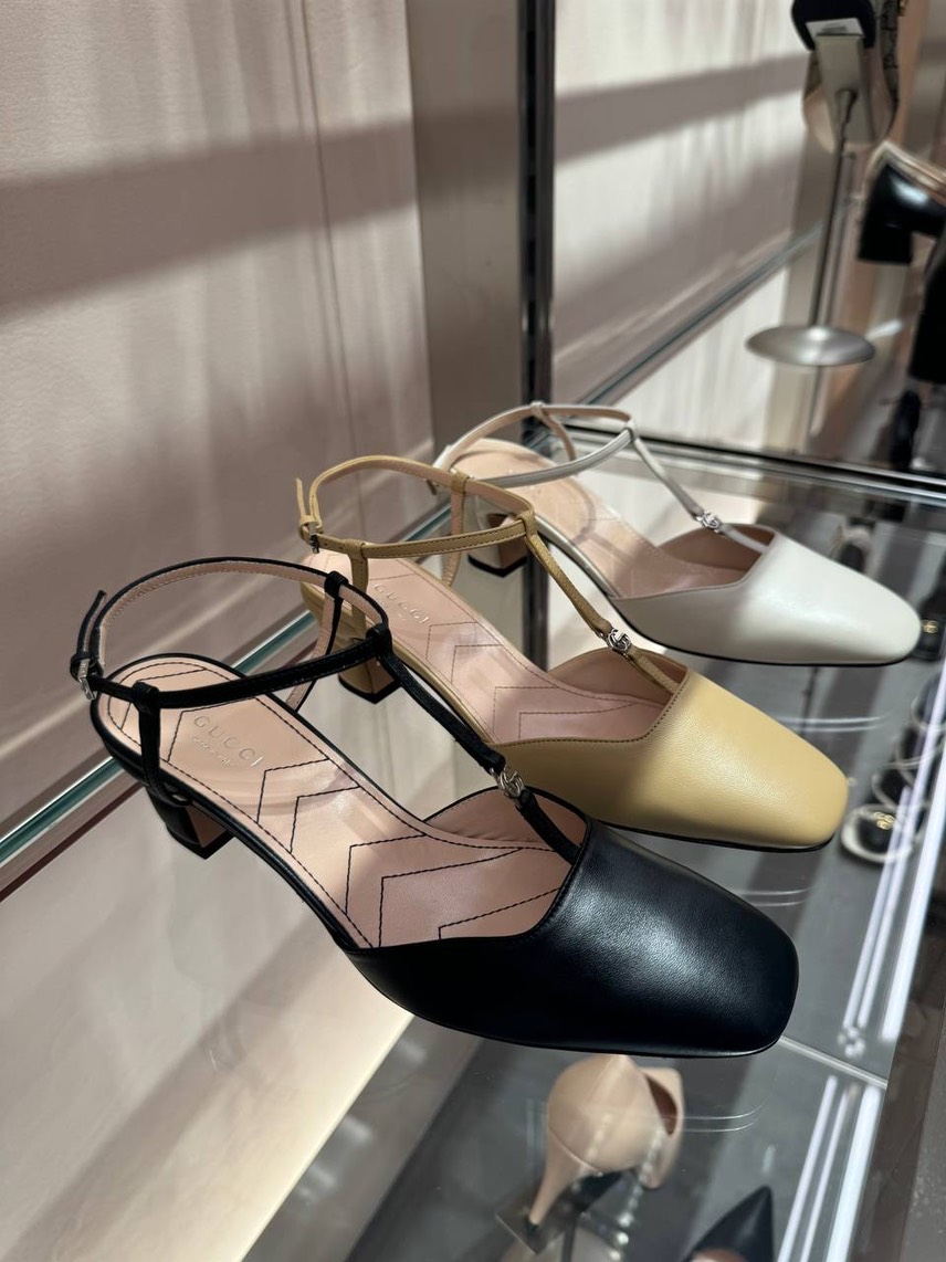 GUCCI Sandals front view - Women's luxury Shoes