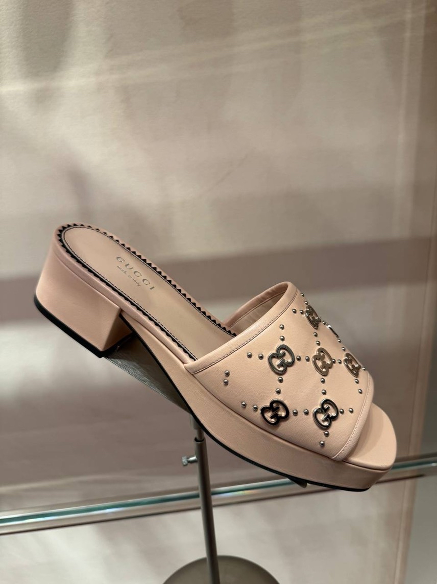 GUCCI Slides front view - Women's luxury Shoes