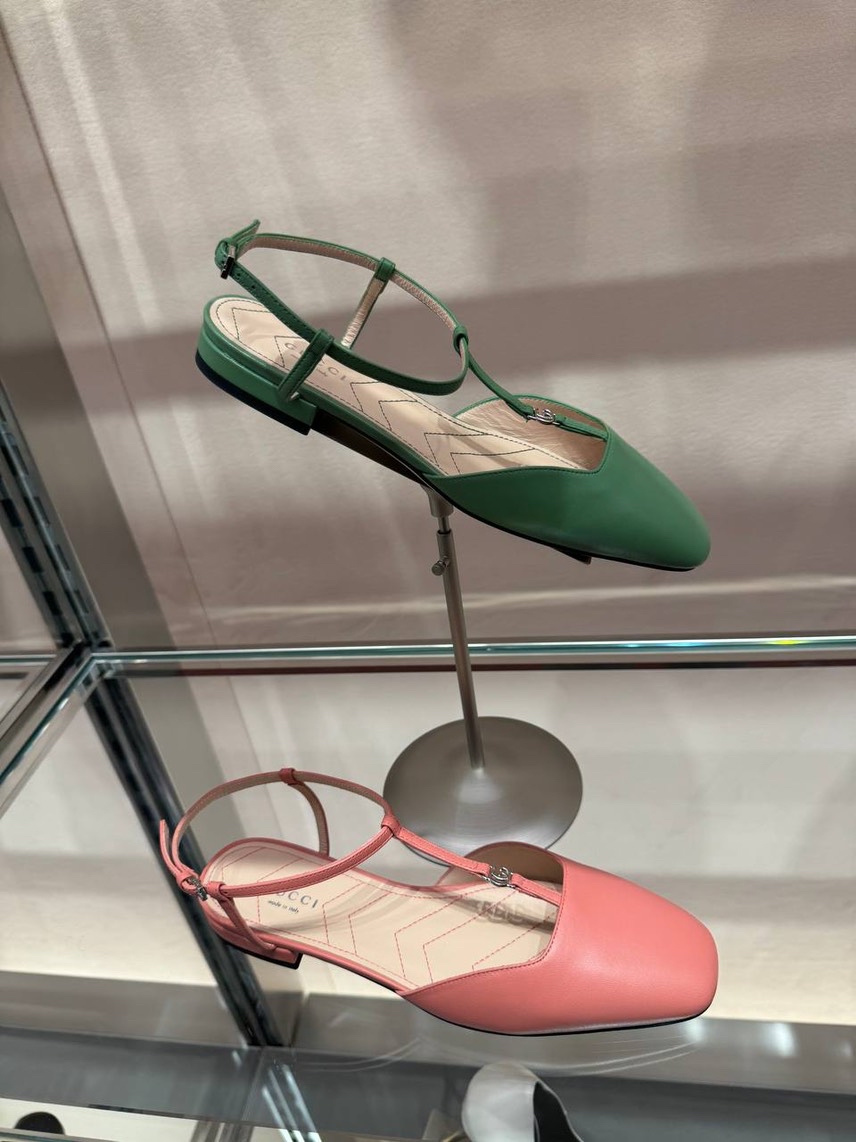 GUCCI Sandals side view - Women's luxury Shoes