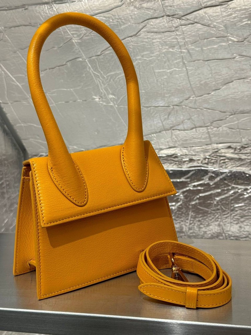 JACQUEMUS Crossbody bags side view - Women's luxury Bags