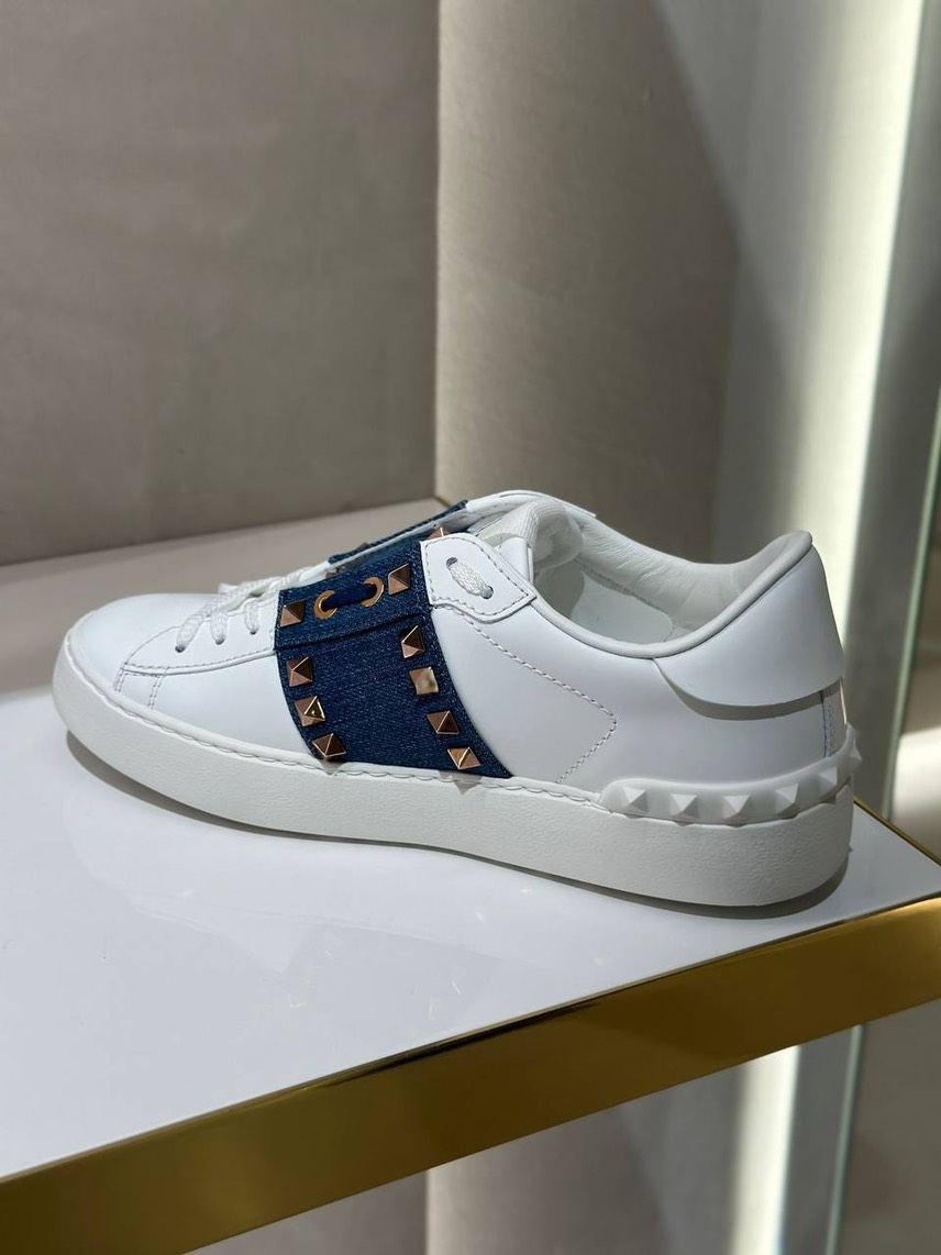 VALENTINO GARAVANI Sneakers side view - Women's luxury Shoes