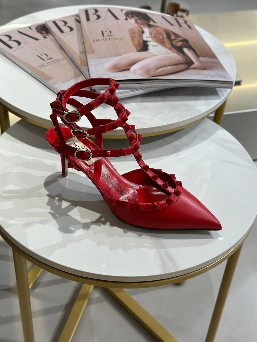 VALENTINO GARAVANI Sandals front view - Women's luxury Shoes