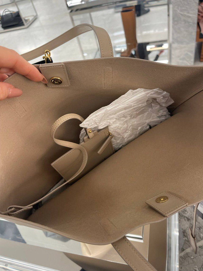 YVES SAINT LAURENT Totes side view - Women's luxury Bags