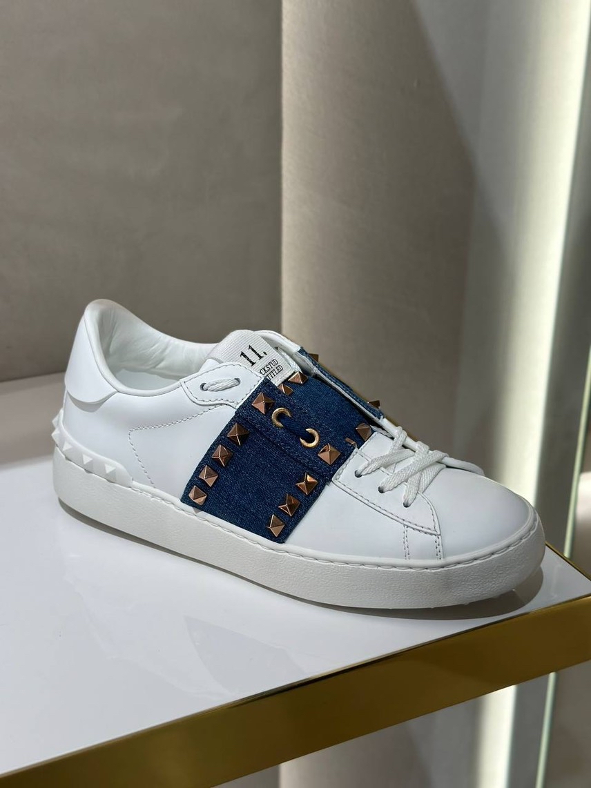 VALENTINO GARAVANI Sneakers front view - Women's luxury Shoes