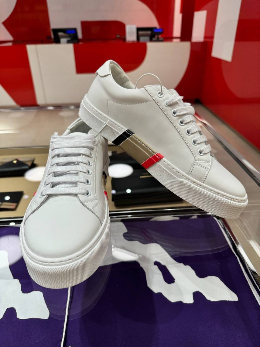 BURBERRY Sneakers side view - Men's luxury Shoes