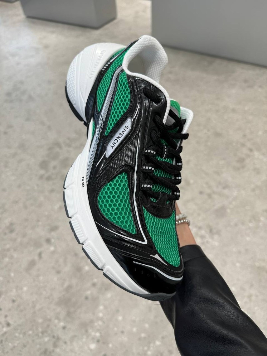 GIVENCHY Sneakers side view - Men's luxury Shoes