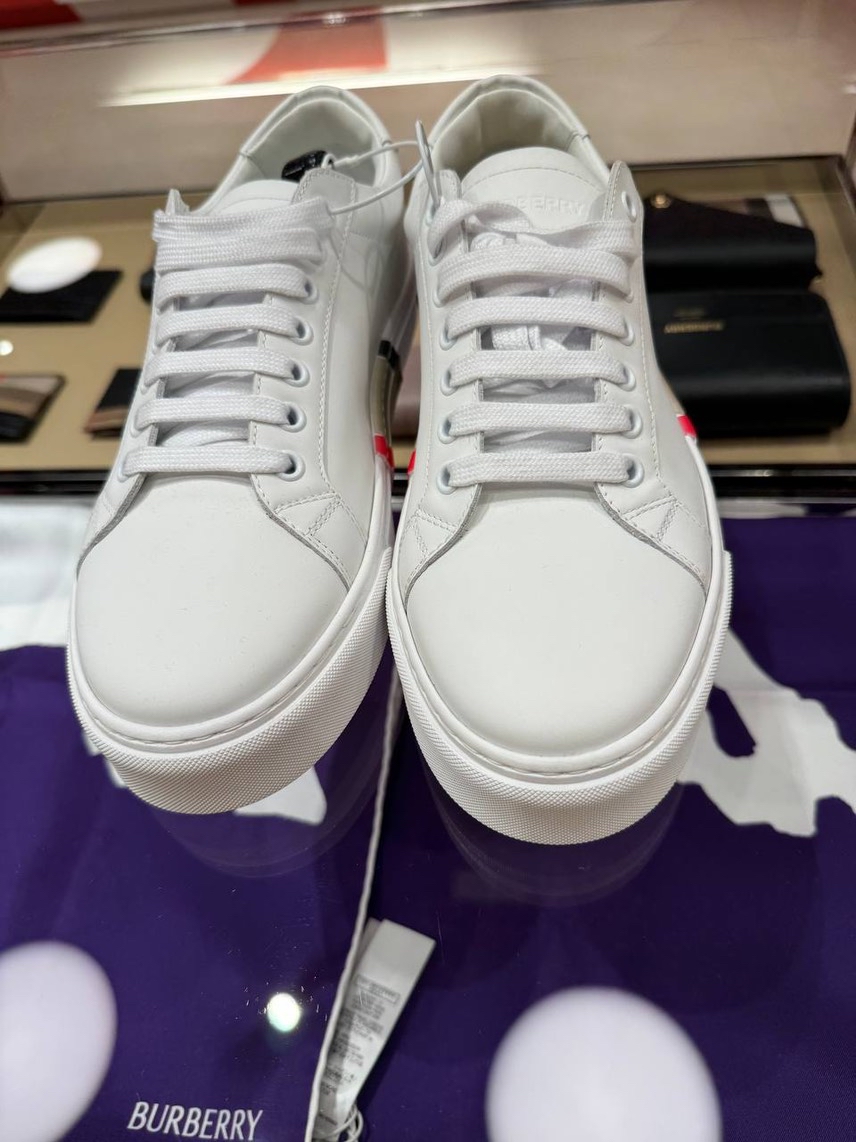 BURBERRY Sneakers side view - Men's luxury Shoes