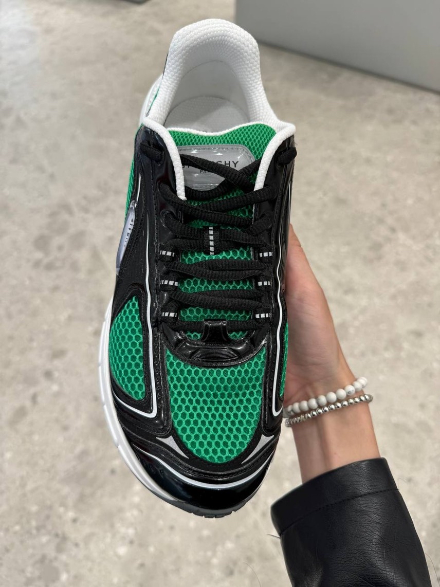 GIVENCHY Sneakers side view - Men's luxury Shoes