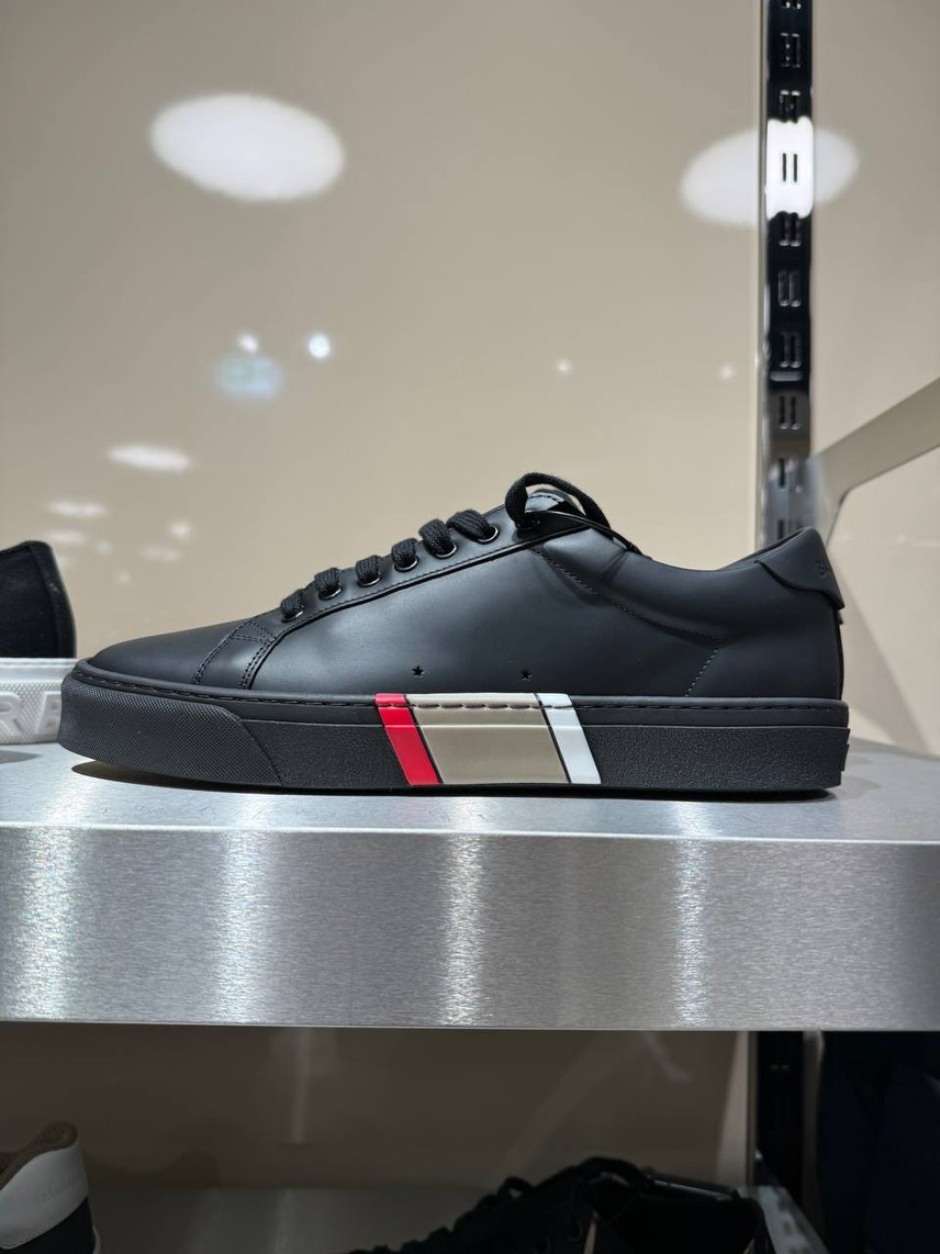 BURBERRY Sneakers side view - Men's luxury Shoes
