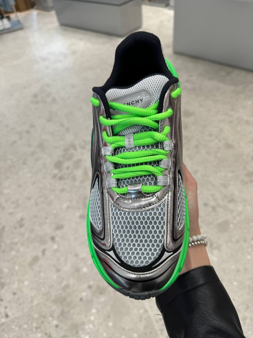 GIVENCHY Sneakers side view - Men's luxury Shoes