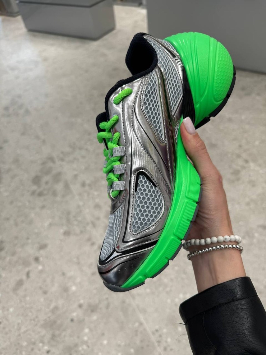GIVENCHY Sneakers side view - Men's luxury Shoes
