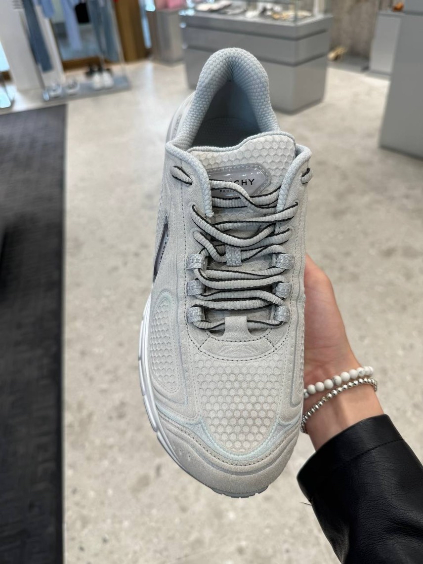 GIVENCHY Sneakers side view - Men's luxury Shoes