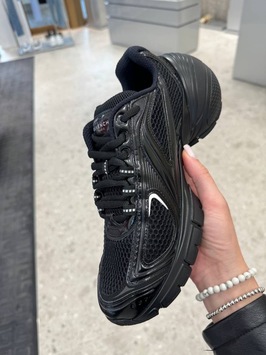 GIVENCHY Sneakers side view - Men's luxury Shoes