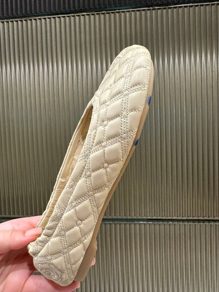 BURBERRY Ballerinas side view - Women's luxury Shoes