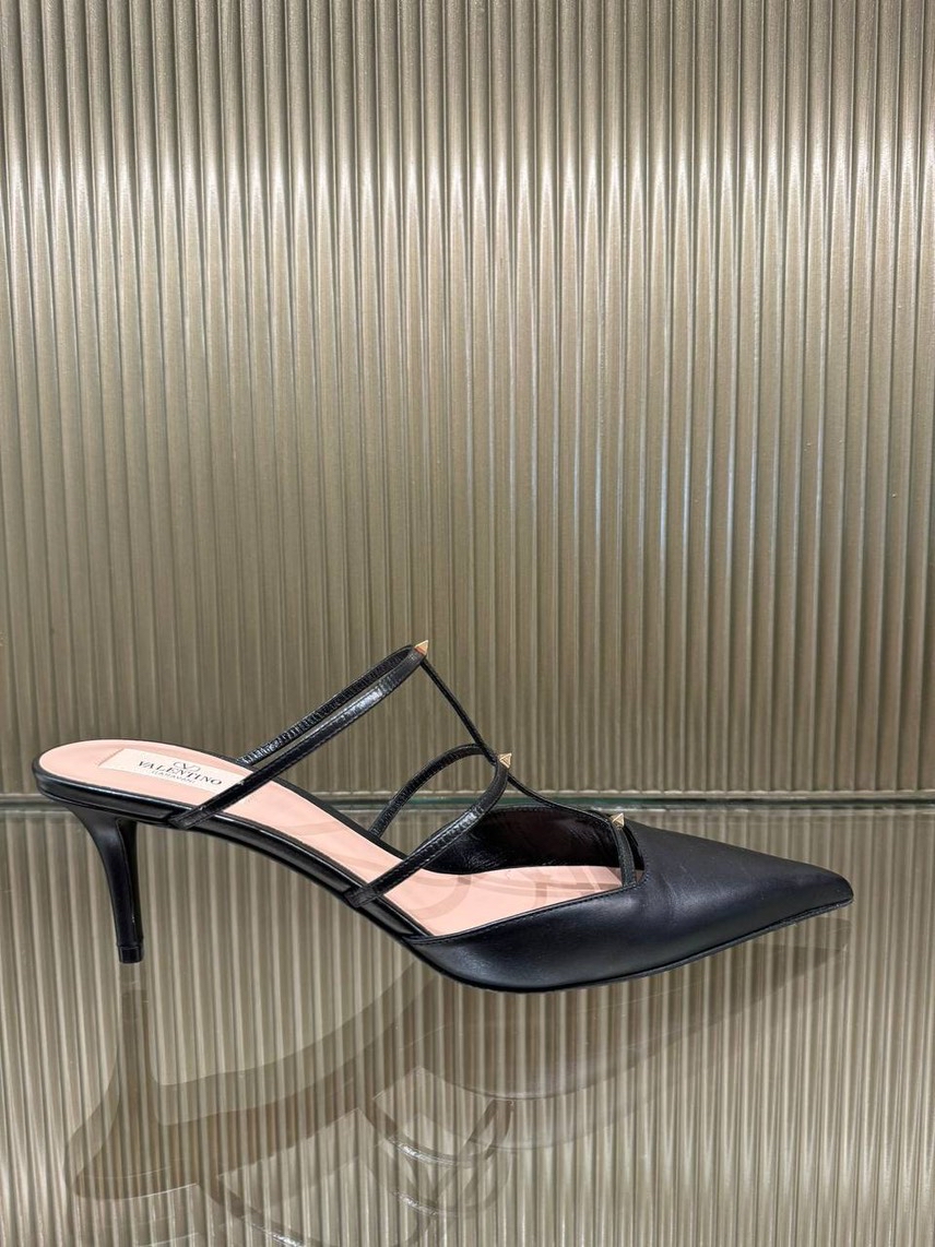 VALENTINO GARAVANI Sandals front view - Women's luxury Shoes