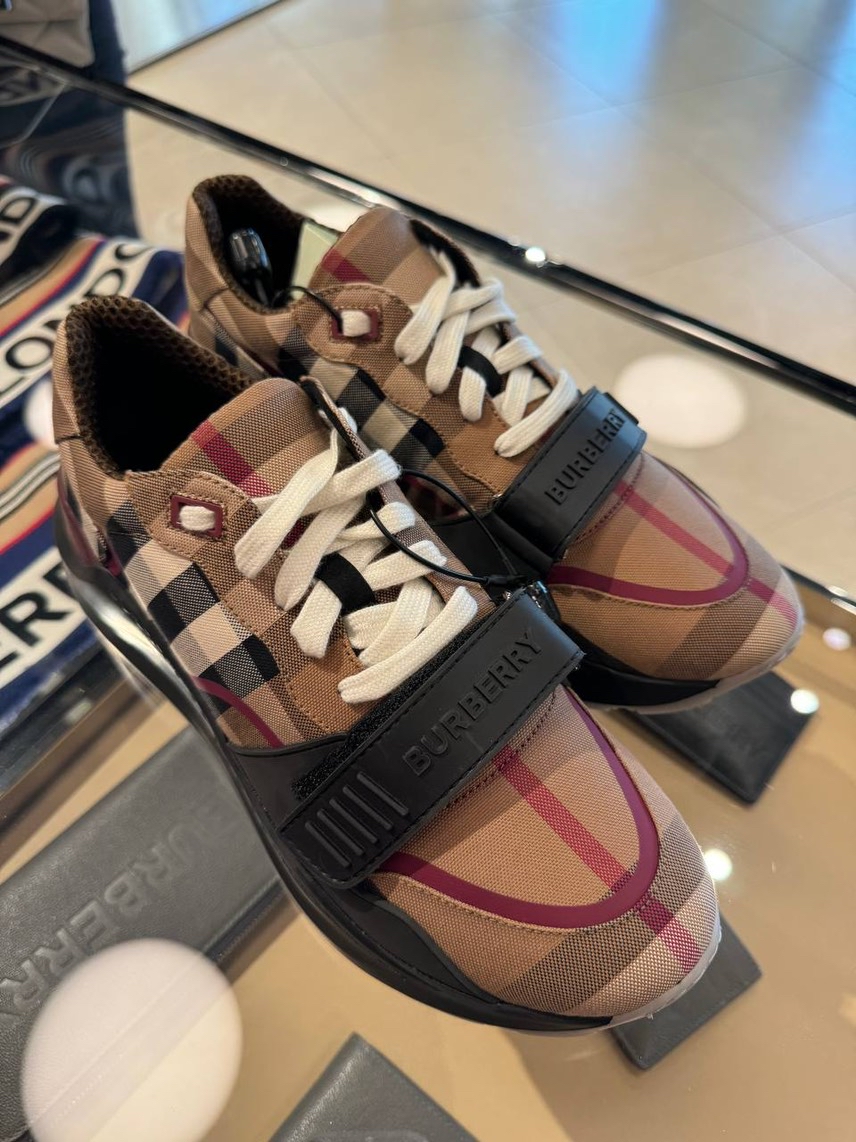 BURBERRY Sneakers side view - Men's luxury Shoes
