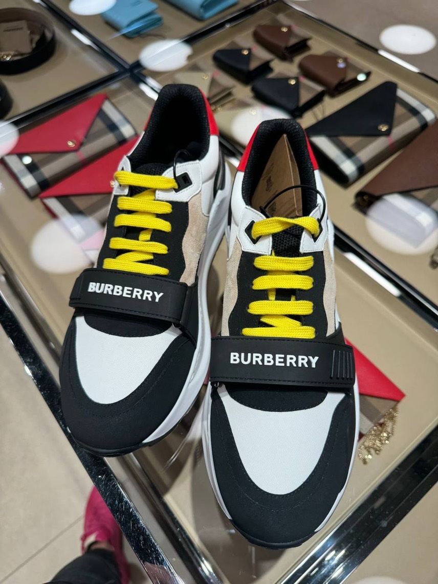 BURBERRY Sneakers side view - Men's luxury Shoes