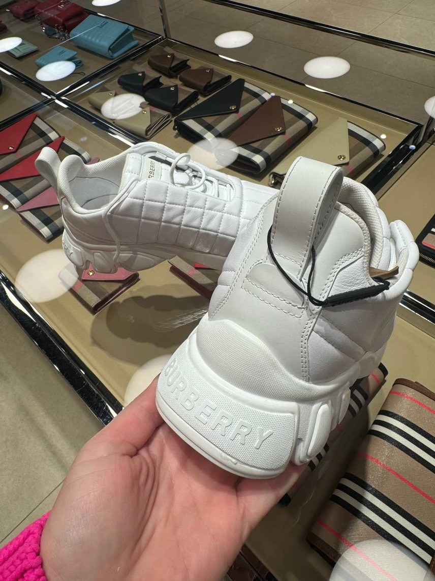 BURBERRY Sneakers side view - Men's luxury Shoes
