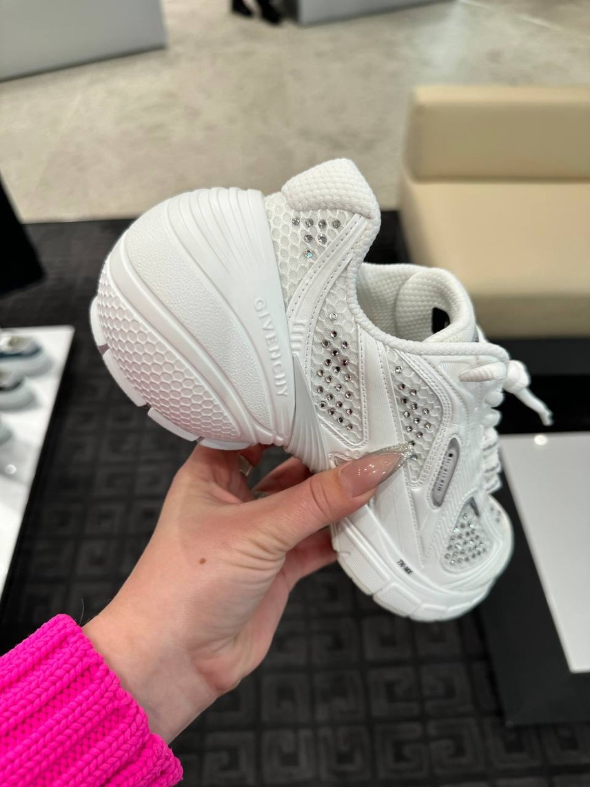 GIVENCHY Sneakers side view - Women's luxury Shoes