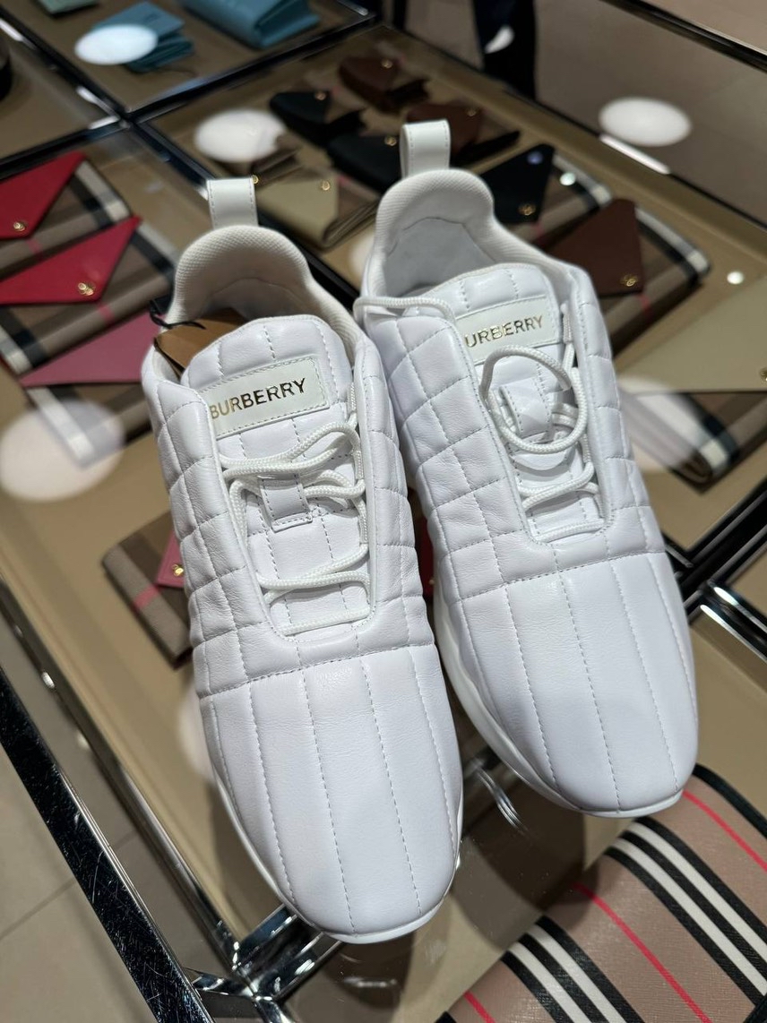BURBERRY Sneakers side view - Men's luxury Shoes