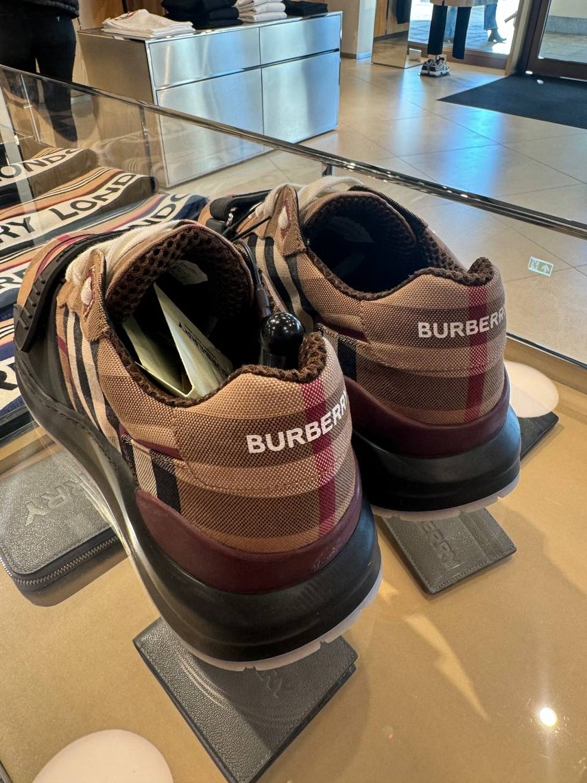 BURBERRY Sneakers side view - Men's luxury Shoes